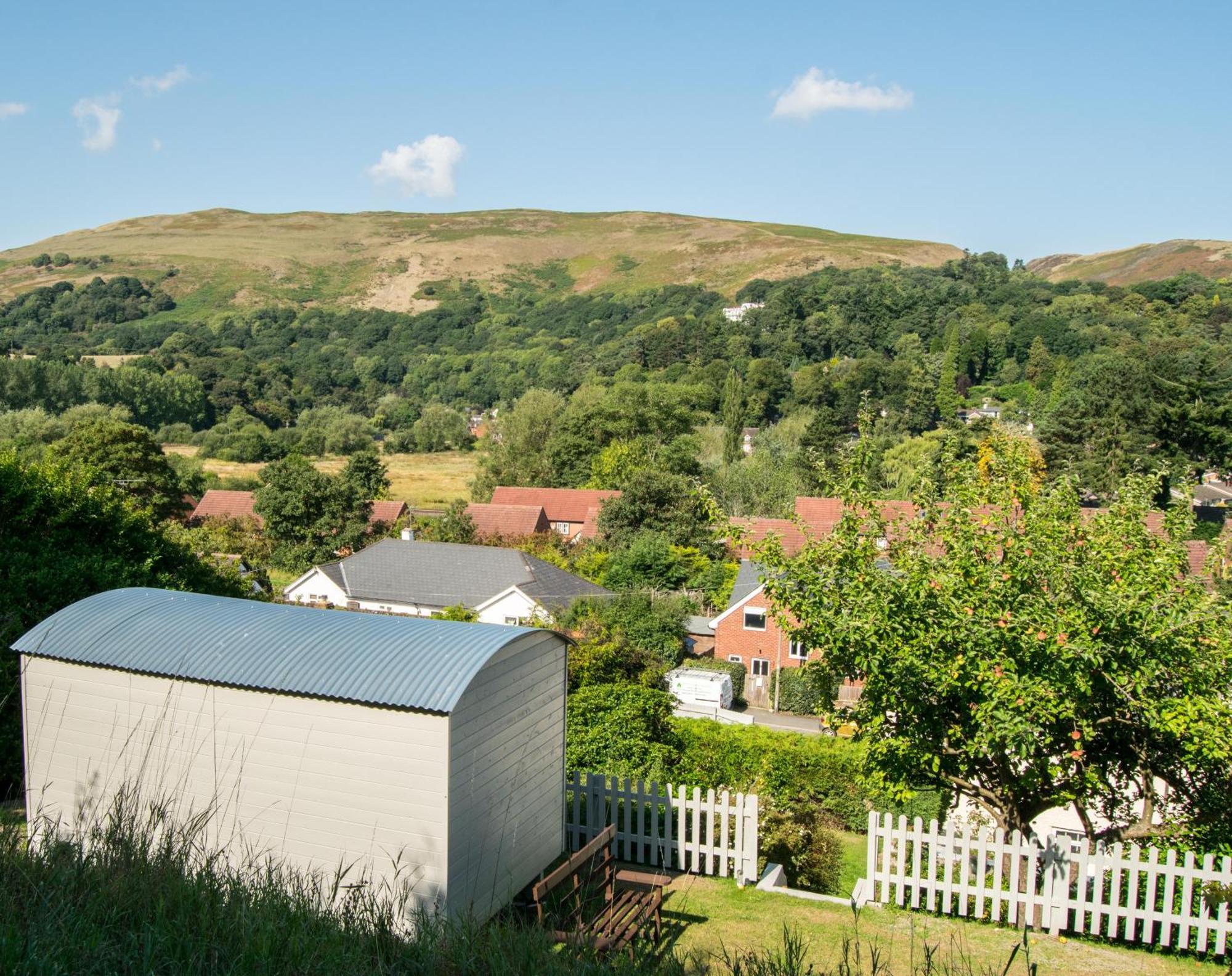 Hilltop Hut Чърч Стретън Екстериор снимка
