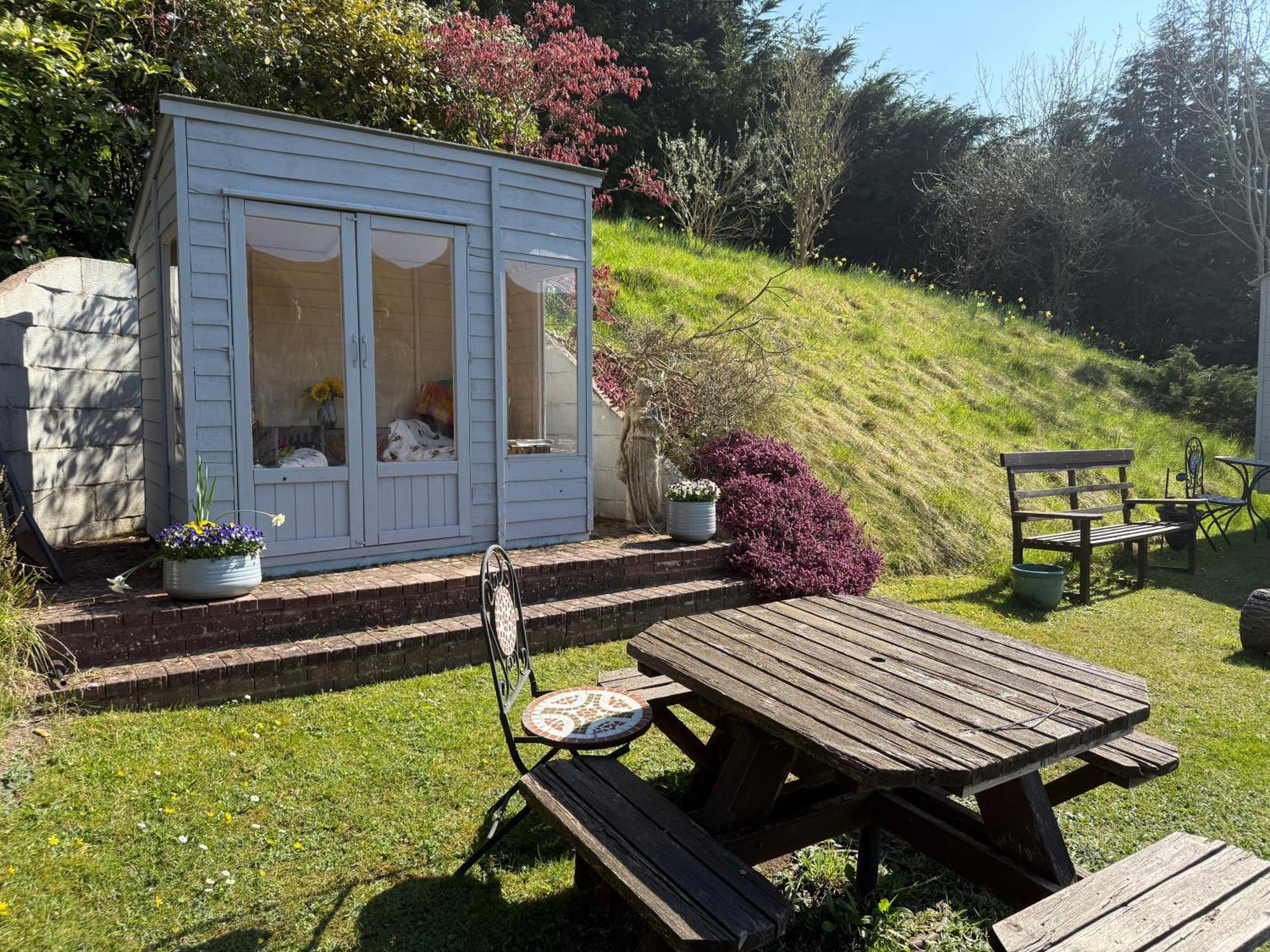 Hilltop Hut Чърч Стретън Екстериор снимка